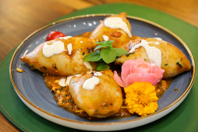 Luani-A Restaurant