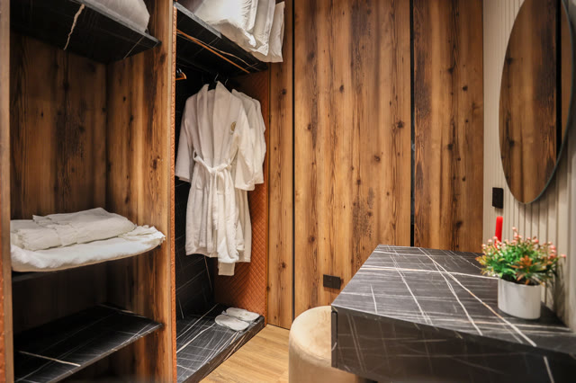 Luani-A Rooms & Suites